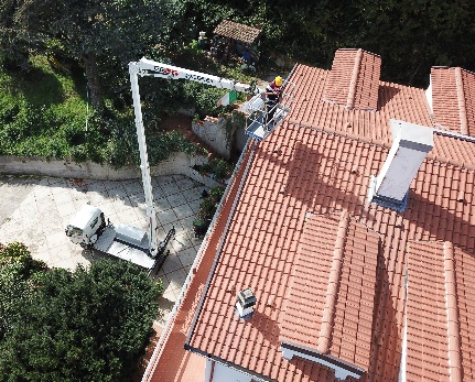 Rilievo aereo con drone presso un edificio